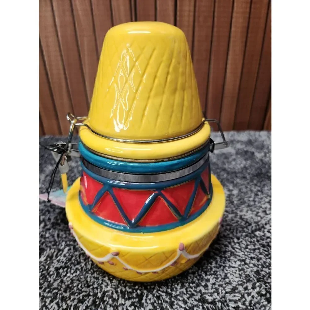 Sombrero: Ceramic Hinged Jar